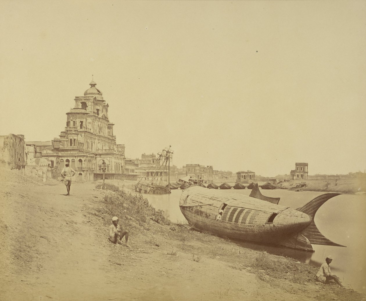 Het Chattar Manzil-paleis en de koninklijke boot van Oude door Felice Beato