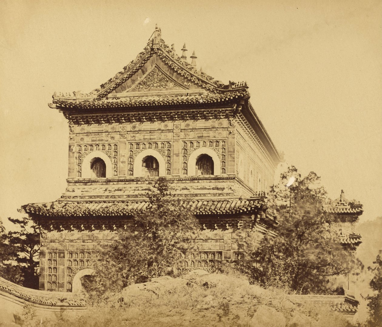 Het Grote Keizerlijke Porseleinen Paleis (Yuan Ming Yuan), Peking, oktober 1860 door Felice Beato