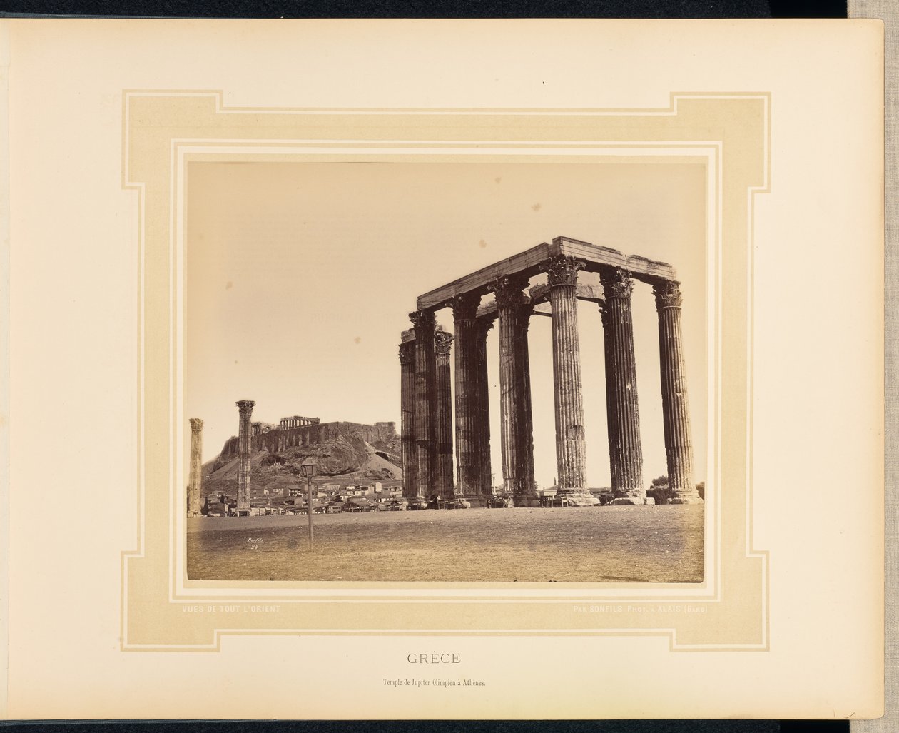Griekenland: Tempel van Jupiter Olympios in Athene door Félix Bonfils