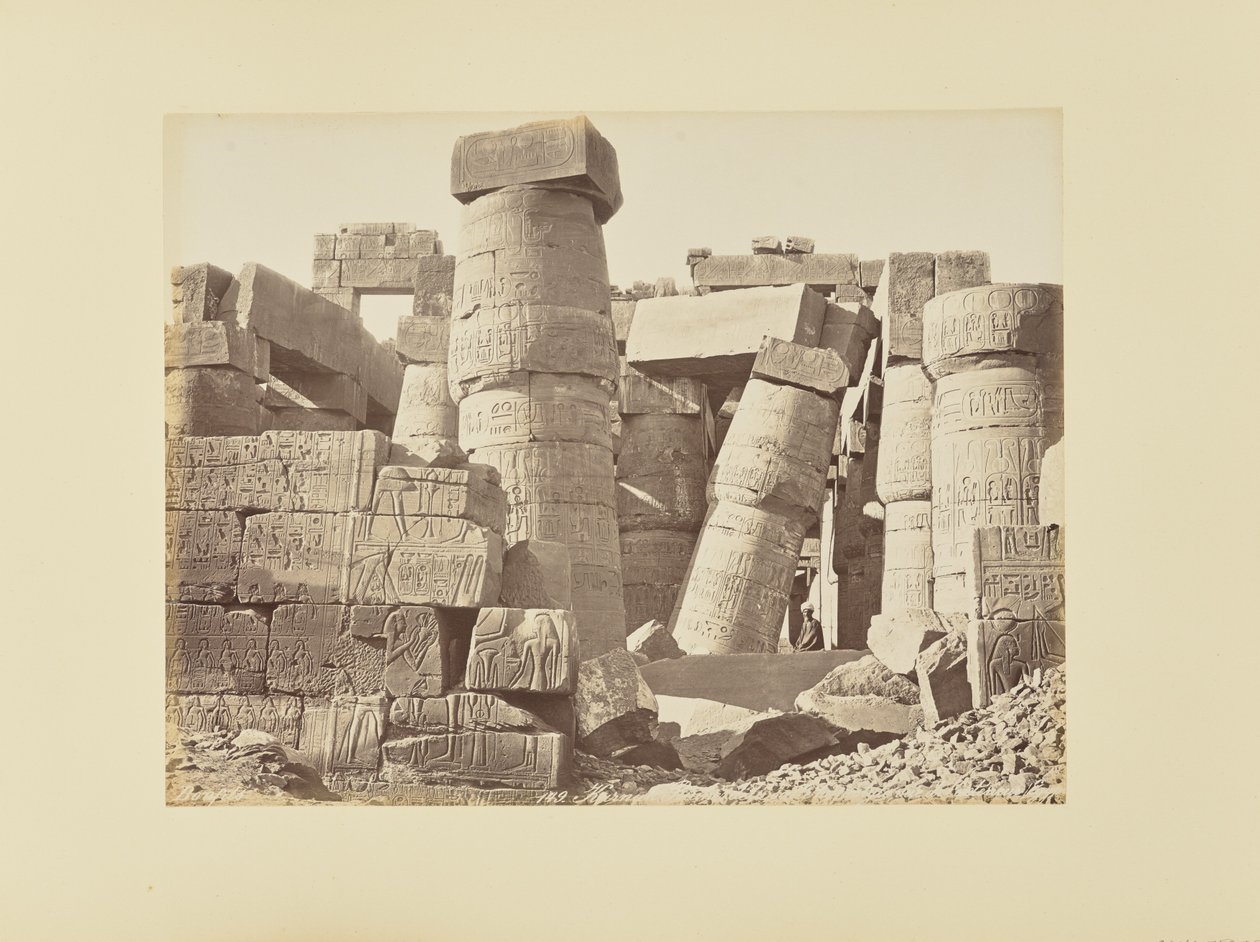Karnak. Ruïnes van de hypostyle zaal, binnenaanzicht, Egypte door Félix Bonfils