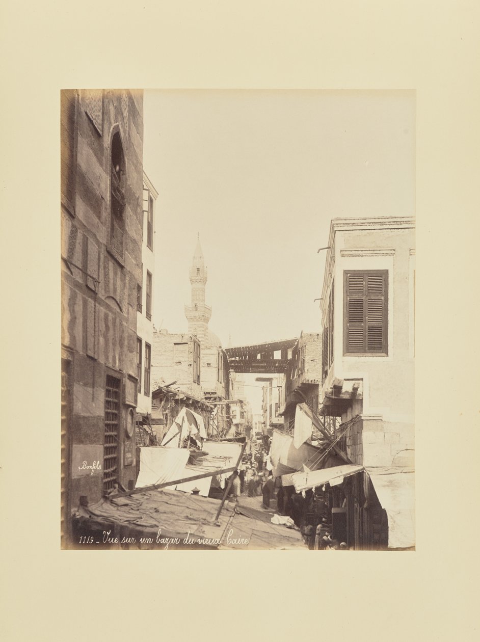 Uitzicht op een bazaar in het oude Caïro door Félix Bonfils