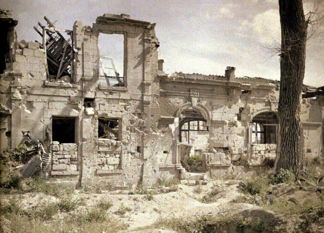 Ruïnes van het Chateau Saint-Paul, Crouy, Soissons, Aisne, Frankrijk, 1917 door Fernand Cuville