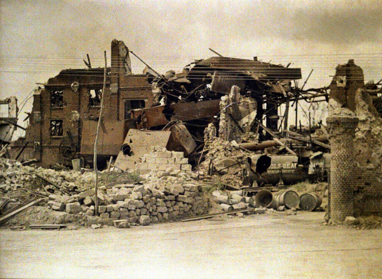 Ruïnes van de distilleerderij, Cuffies, Aisne, Frankrijk, 1917 door Fernand Cuville