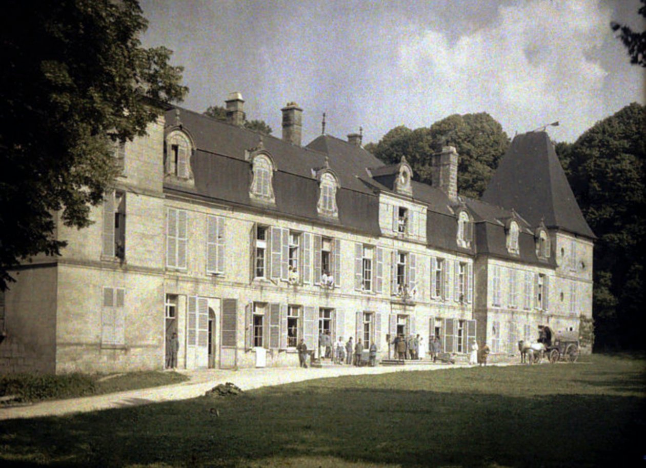 Soldaten bij het Kasteel Vauxbuin, gebruikt door het Franse Leger als ziekenhuis, Soissons, Aisne, Frankrijk door Fernand Cuville