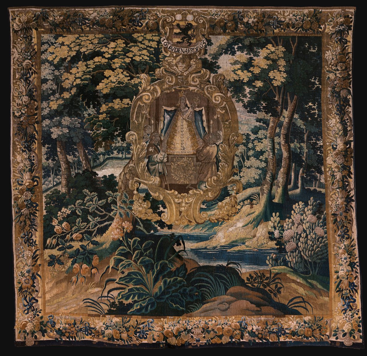 Vlaamse wandtapijt. Landschap met de zwarte Madonna. Atelier van Oudenaarde. 1665. door Flemish School