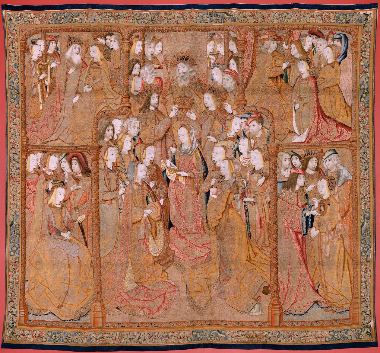 Vlaamse wandtapijt. Serie Devotie van Onze Lieve Vrouw of Gouden doeken. De Kroning van de Maagd. Vierde tapijt in de serie. Ca 1500-1510. door Flemish School