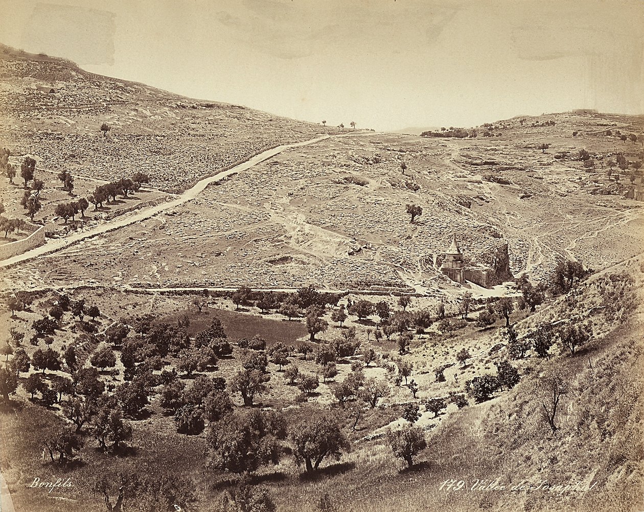Panoramisch uitzicht op de Vallei van de Cedron of Josafat, aan de rand van Jeruzalem door Félix Bonfils