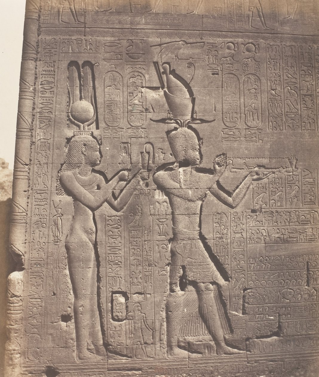 Dendérah Tentyris, Tempel van Athôr - Achterzijde - Cleopatra en ... door Félix Teynard