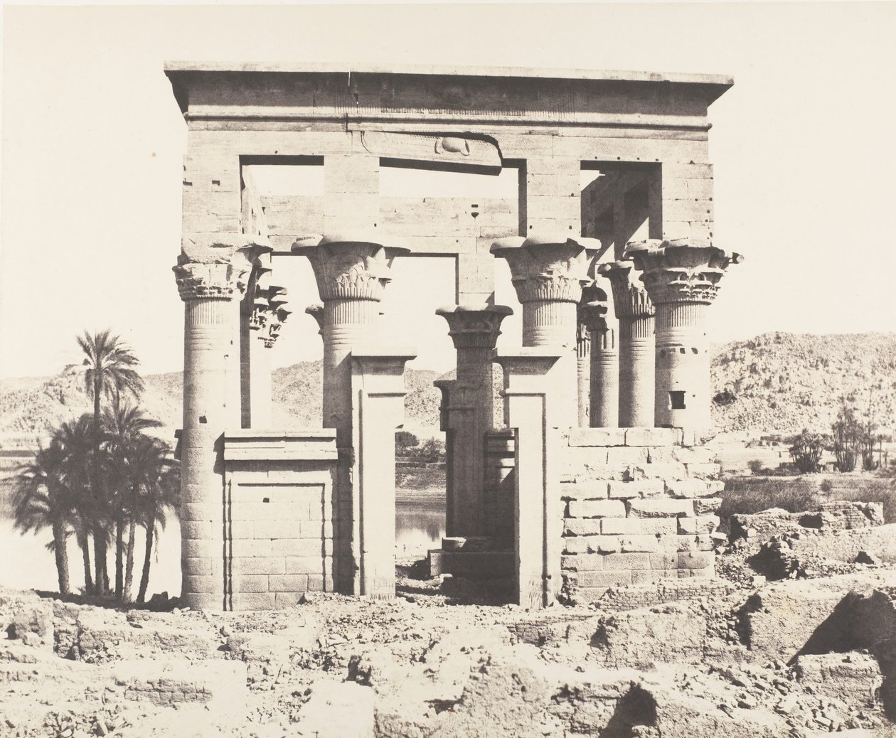 Ile de Fileh Philæ, gebouw van het oosten - westelijke gevel - uitzicht op P..., 1851-52, gedrukt 1853-54 door Félix Teynard