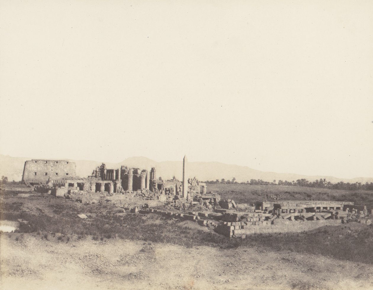 Karnak Thebe, algemeen uitzicht op de ruïnes vanuit het zuidoosten door Félix Teynard