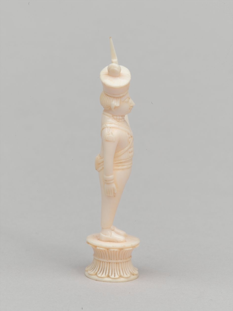 Witte pion, schaakstuk, India, circa 1820 door Flora Macdonald Reid