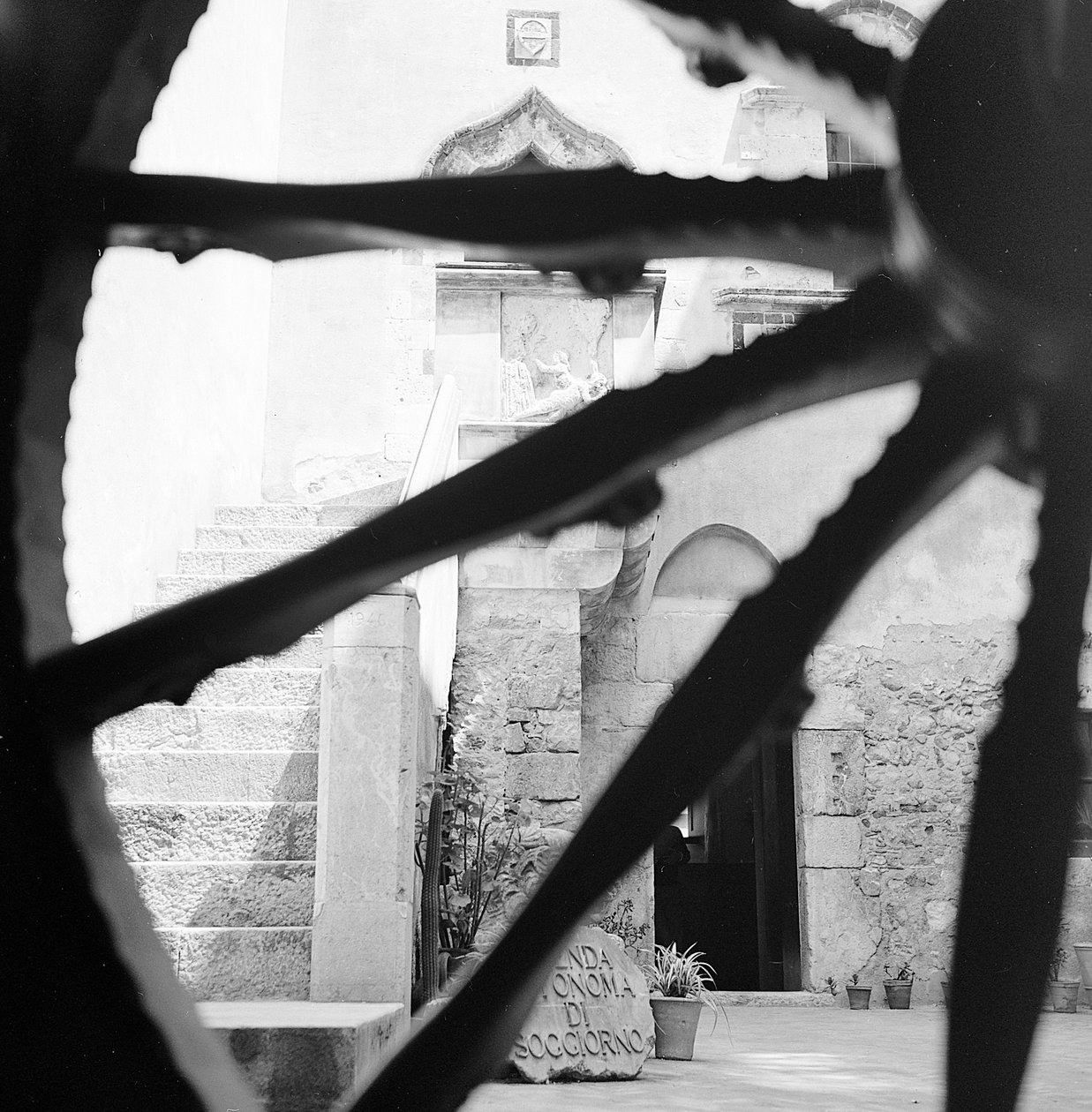 Saraceens kasteel van Taormina, Sicilië door Fosco Maraini