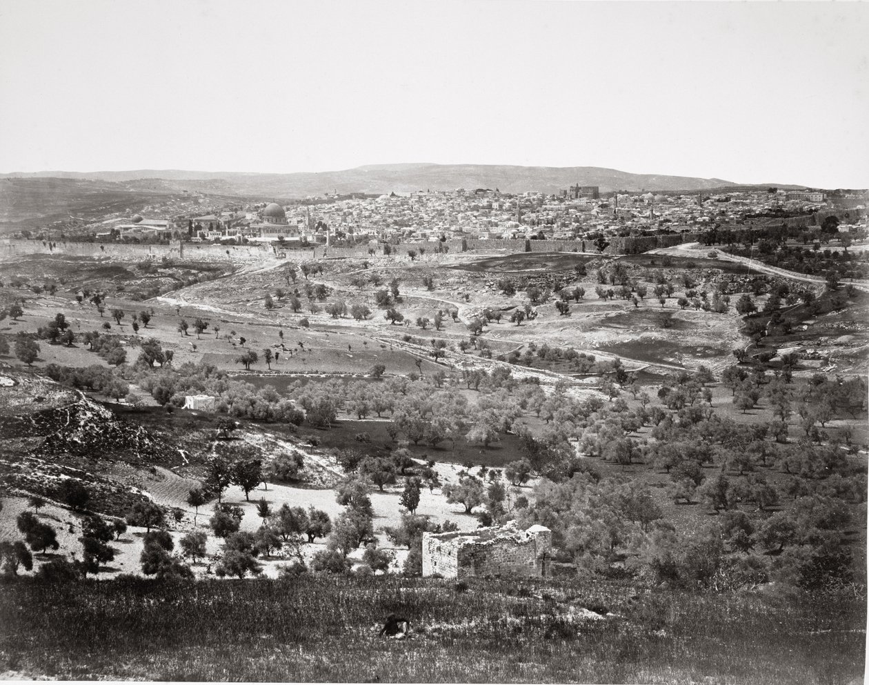 Panoramisch uitzicht op Jeruzalem vanaf de Olijfberg, gedrukt in een olifantenfolio van prenten uitgegeven door James Virtue, 1860 door Francis Frith