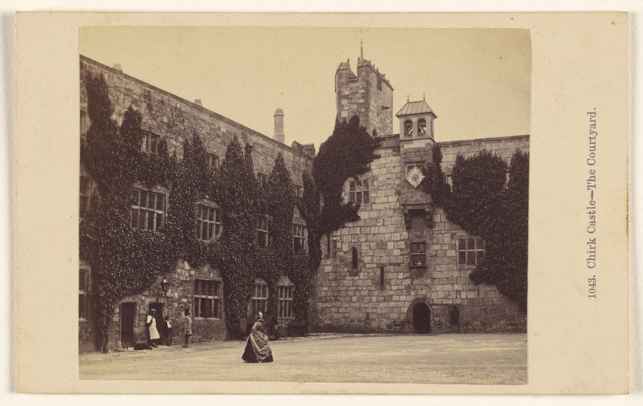 Chirk Castle - De binnenplaats door Francis Bedford