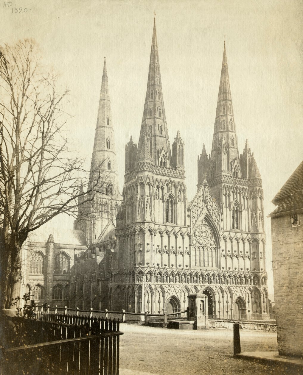 Lichfield Kathedraal, Staffordshire, ca. 1860 door Francis Bedford