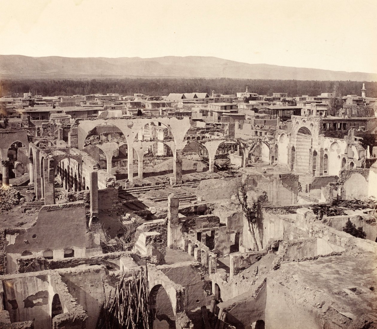 Ruïnes van de christelijke wijk, met de overblijfselen van de Griekse kerk, Damascus door Francis Bedford