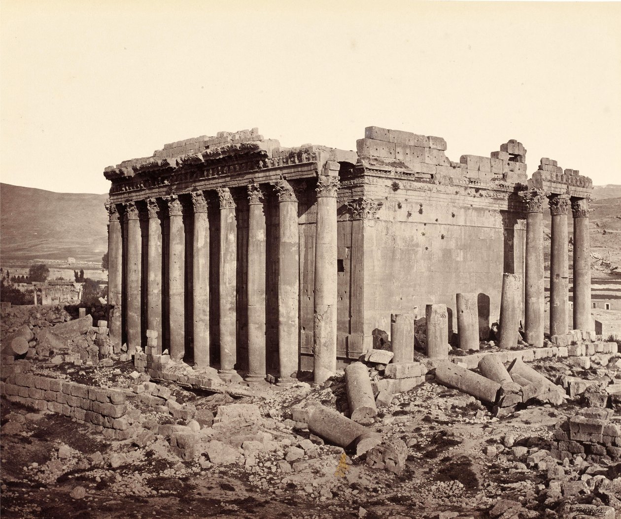 De Tempel van Jupiter, Baalbek, vanuit het noordwesten door Francis Bedford