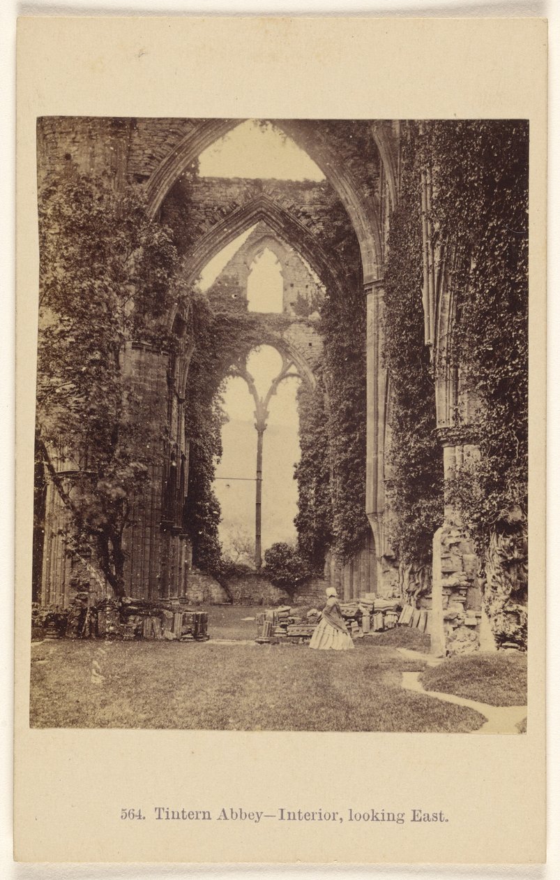 Tintern Abbey - interieur, gezien naar het oosten door Francis Bedford
