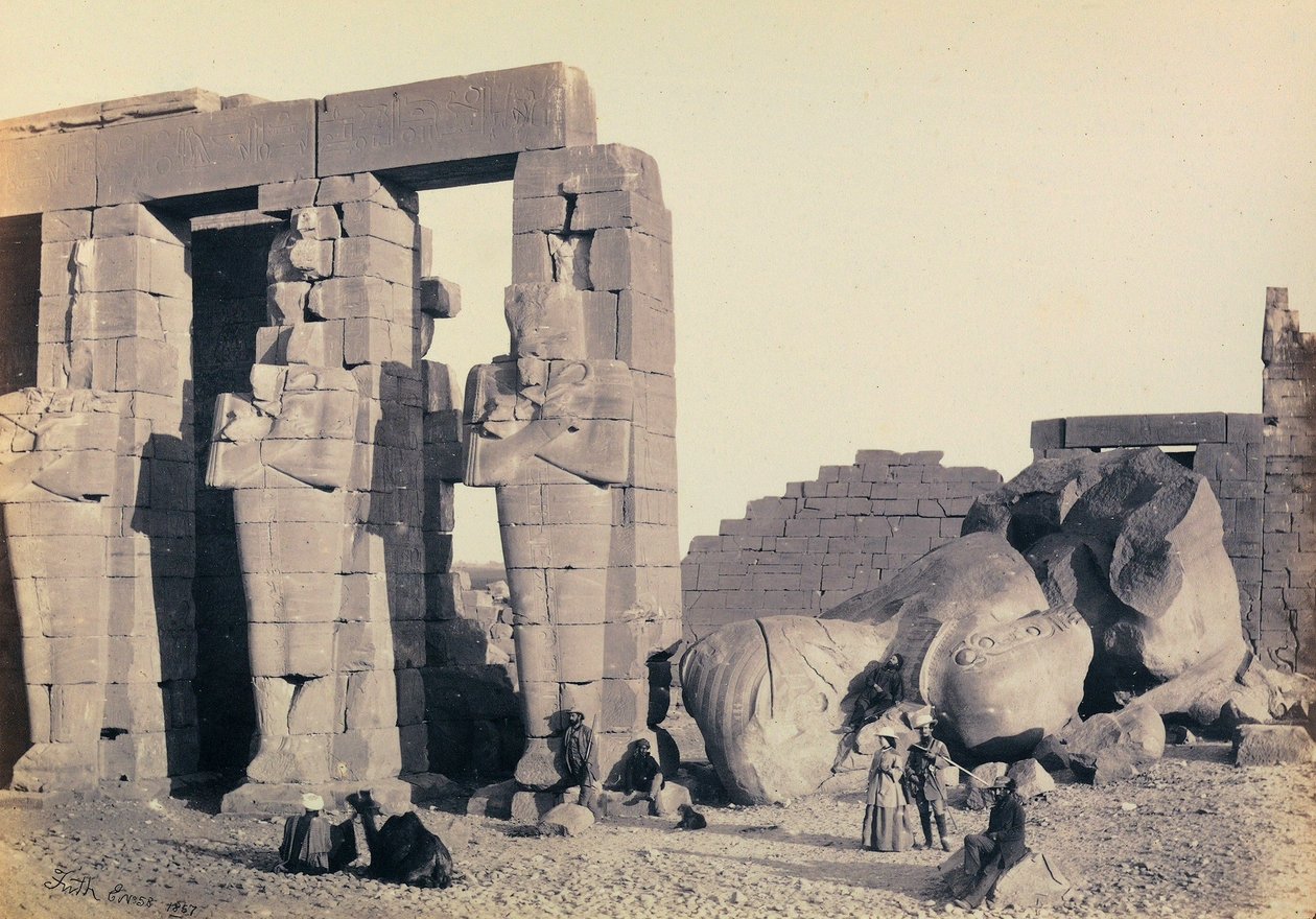 Detail van de Osirische pilasters van Ramesseum, dodentempel van Ramses II, Thebe door Francis Frith