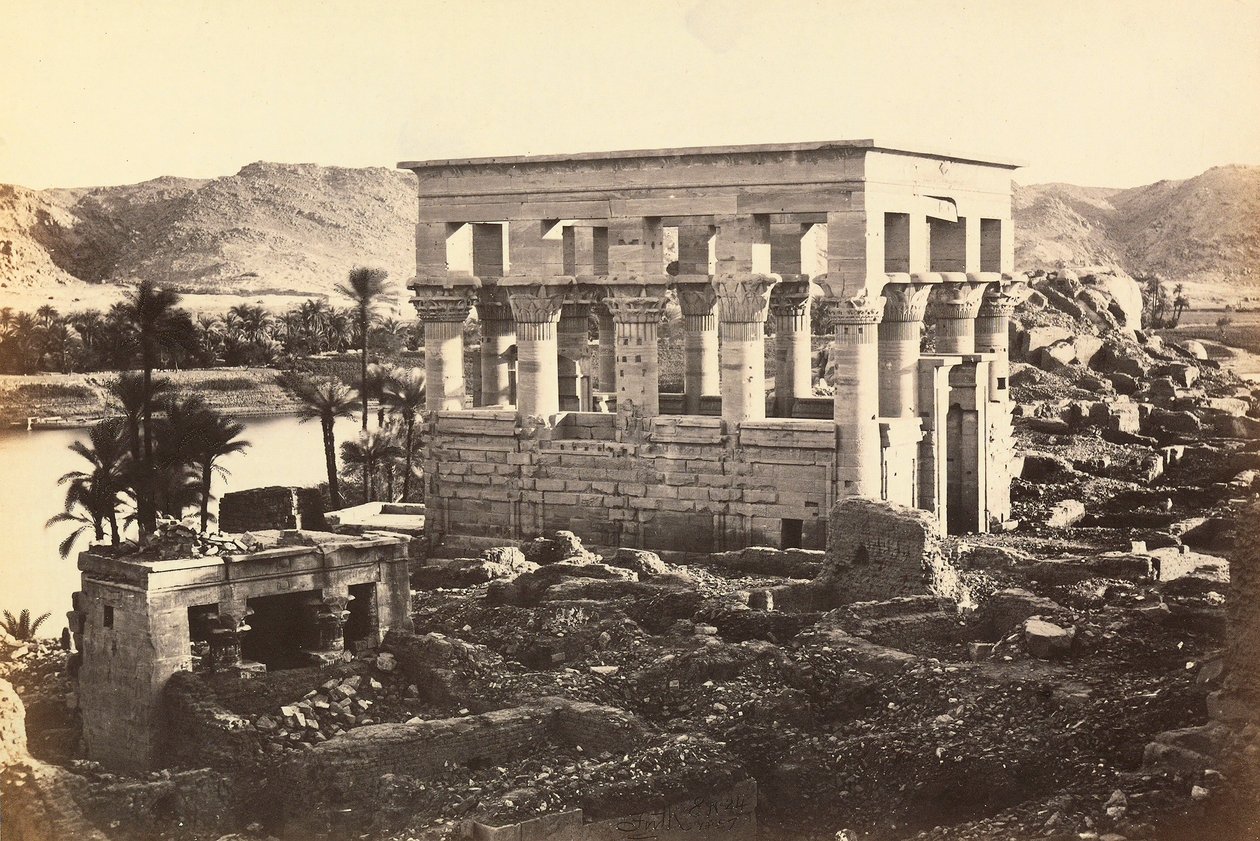 Egypte en Palestina: paviljoen van Trajanus in het monumentale complex van Philae, eiland Agilkia, omgeving van Aswan, Egypte door Francis Frith