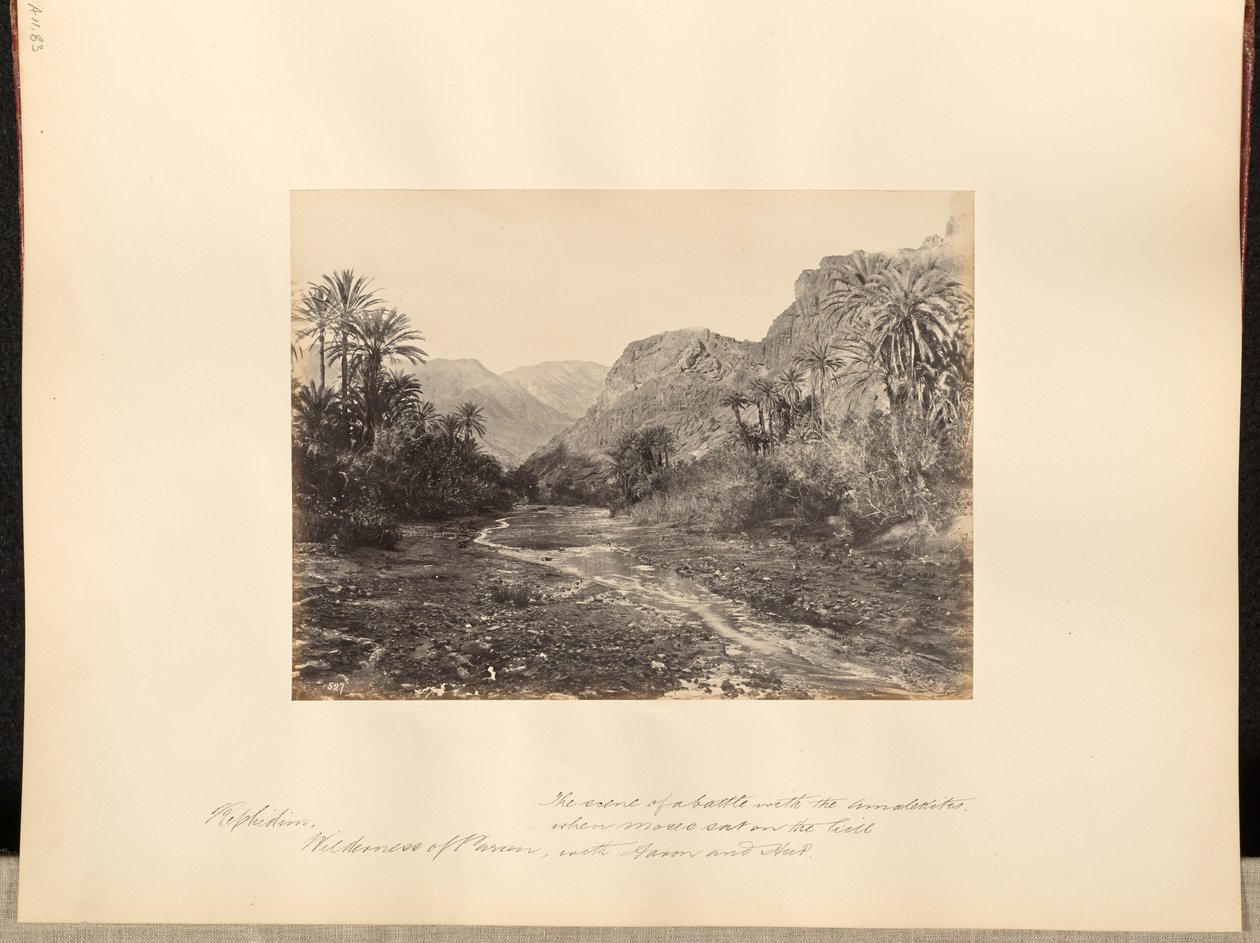 Rephidim, wildernis van Paran. Het toneel van een gevecht met de amalekieten toen Mozes op de heuvel zat met Aäron en Hur. door Francis Frith