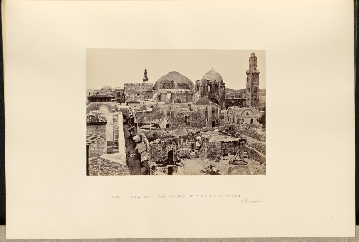 Straatbeeld met de Kerk van het Heilig Graf, Jeruzalem door Francis Frith