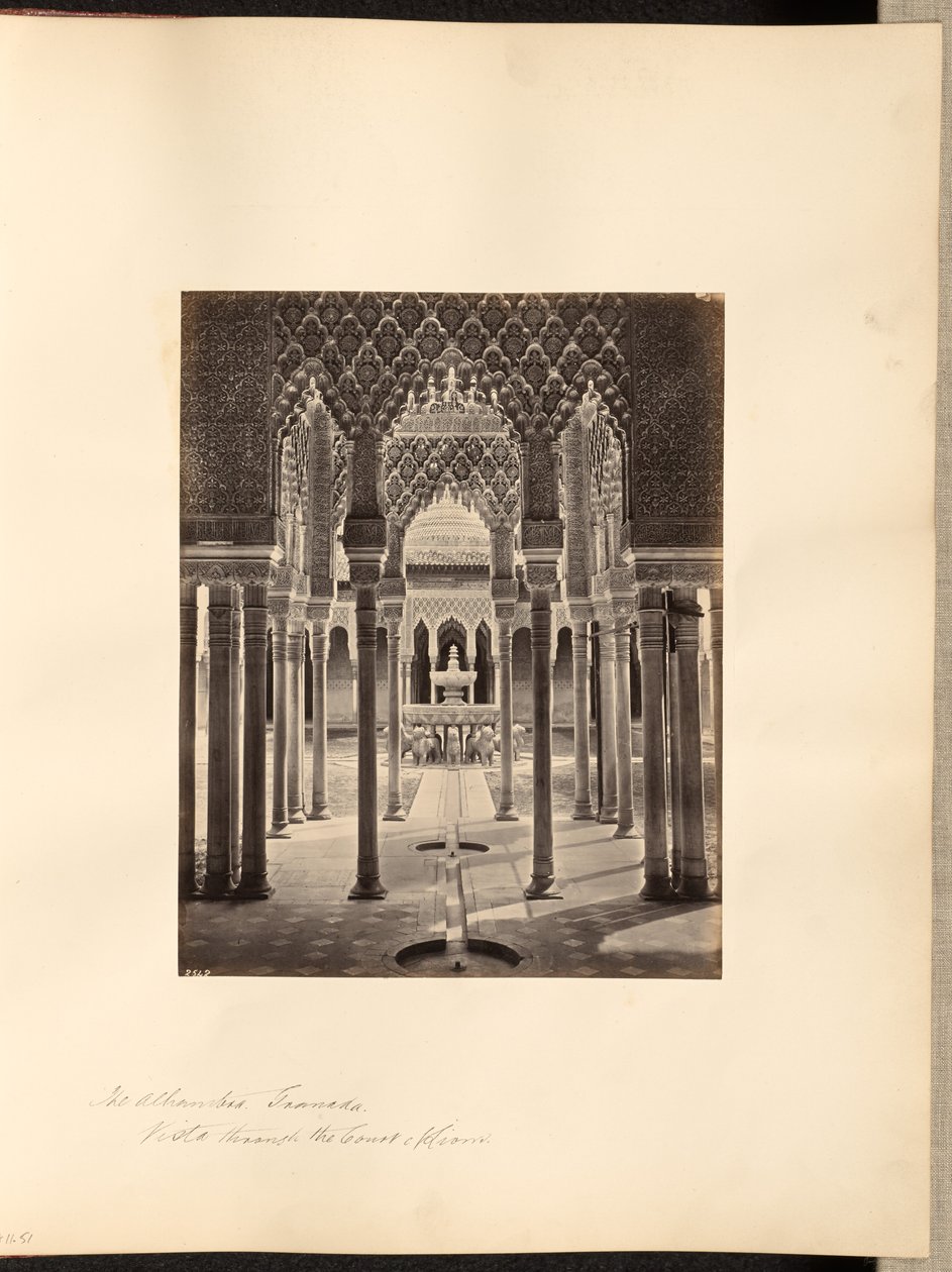 Het Alhambra, Granada, uitzicht op het Leeuwenhof door Francis Frith