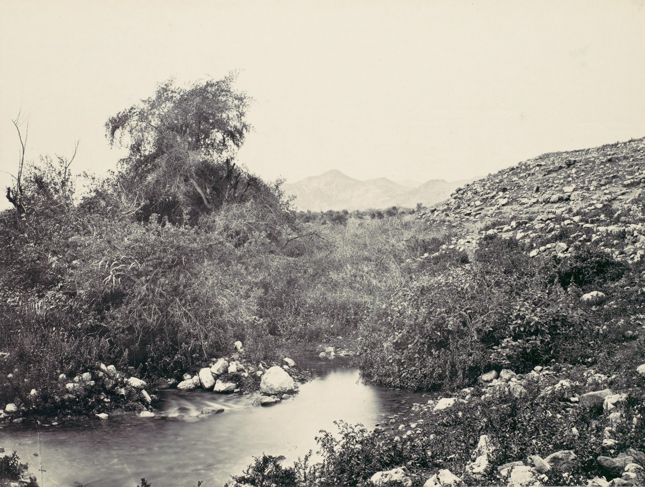 De fontein van Jericho en waarschijnlijke locatie van de stad, ca. 1857 door Francis Frith