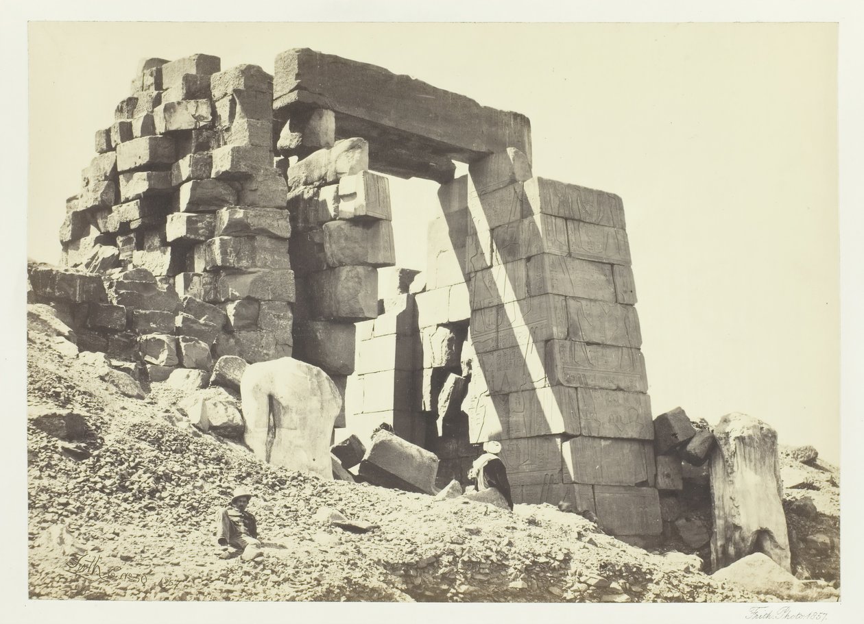 De Granieten Pyloon, Thebe, 1857 door Francis Frith