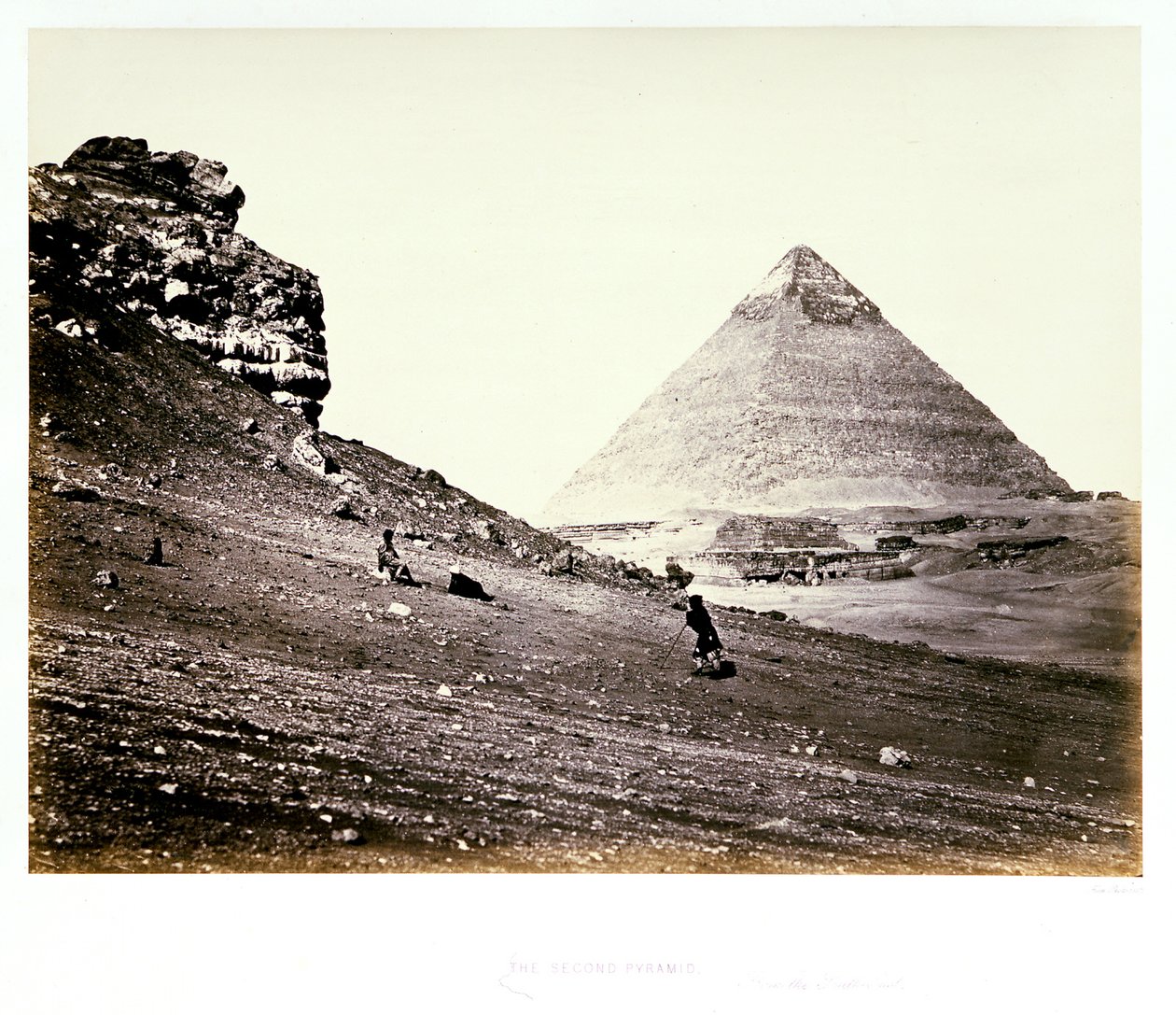 De tweede piramide, vanuit het zuidoosten door Francis Frith