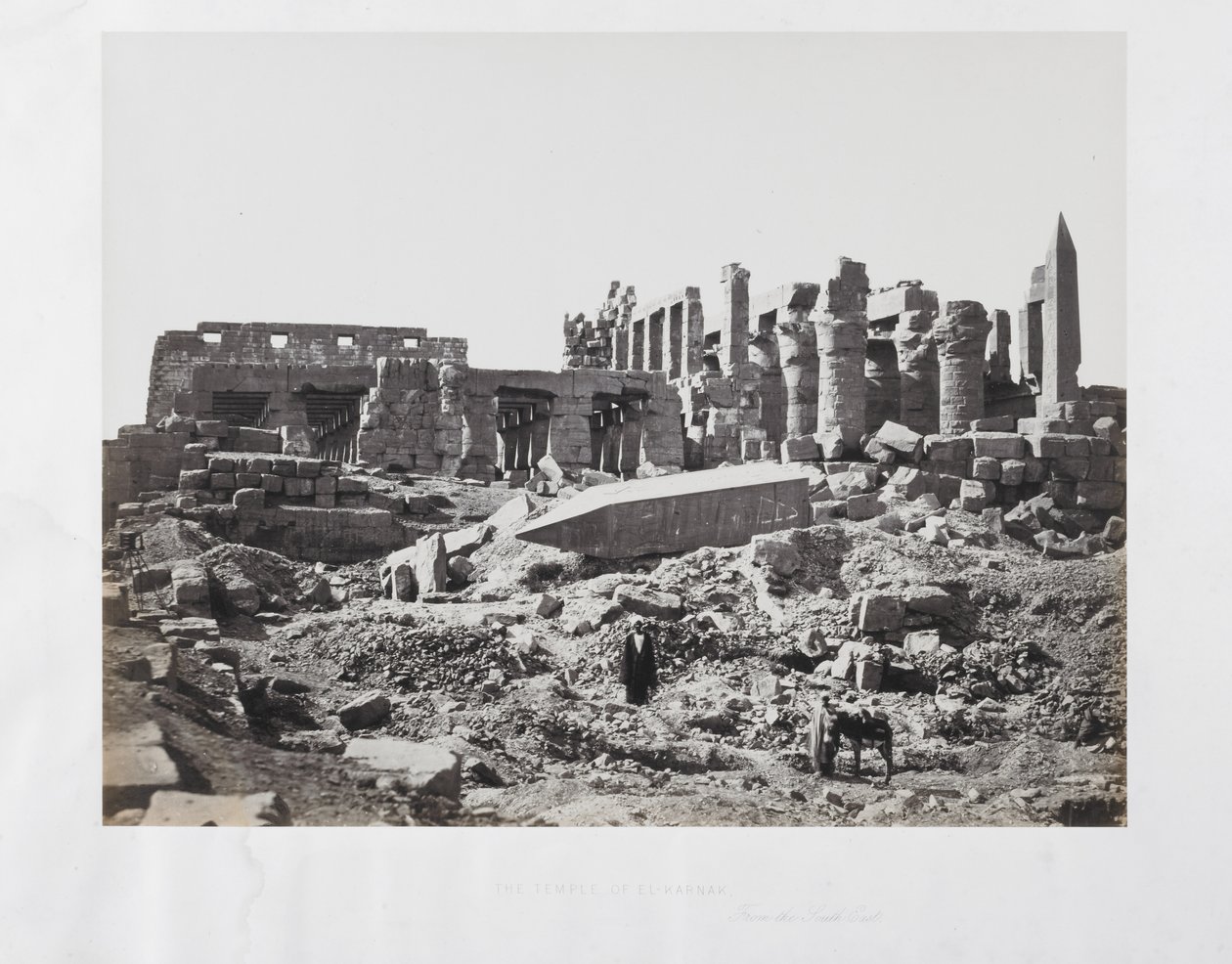 De Tempel van El-Karnak, vanuit het Zuidoosten door Francis Frith