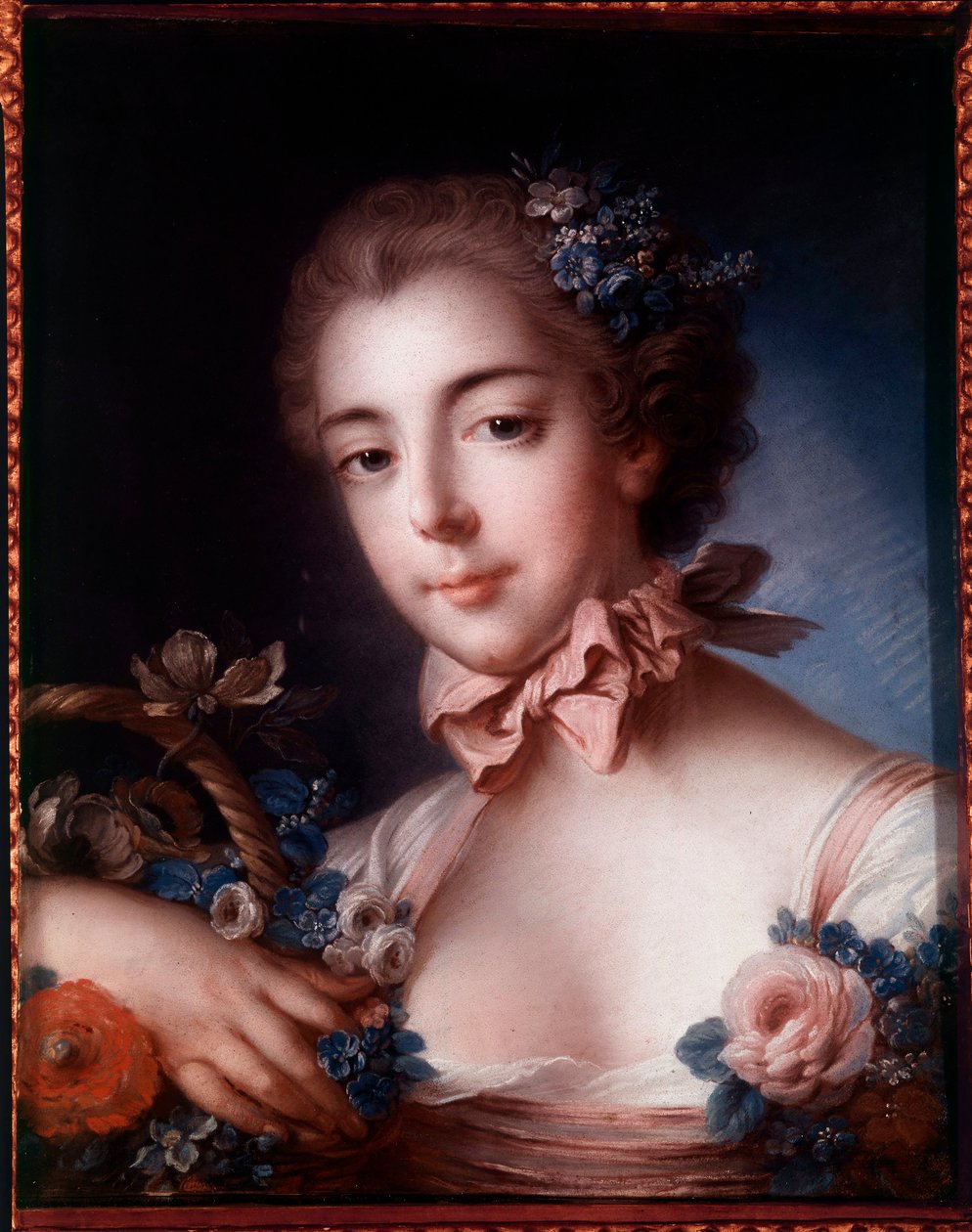 Portret van een jonge vrouw leunend op een mand met bloemen door François Boucher