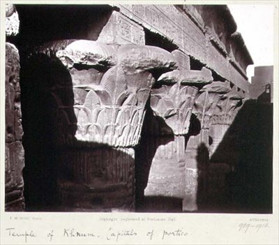De Kapitelen van de Portiek, Tempel van Khnum, Esna door Frank Mason Good