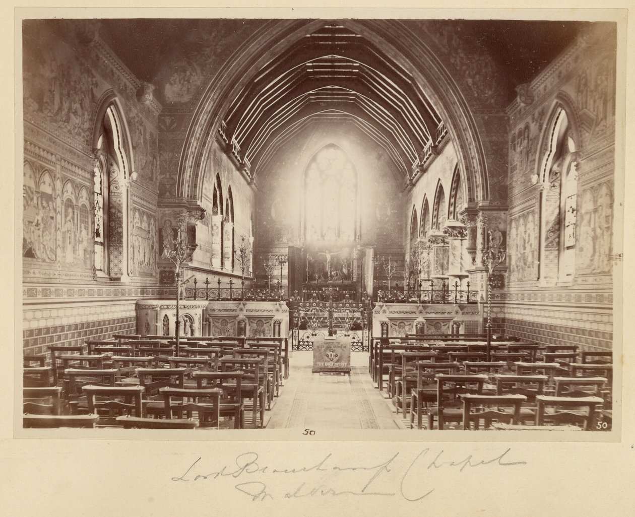 [Interieur van een kerk] door Frank Meadow Sutcliffe