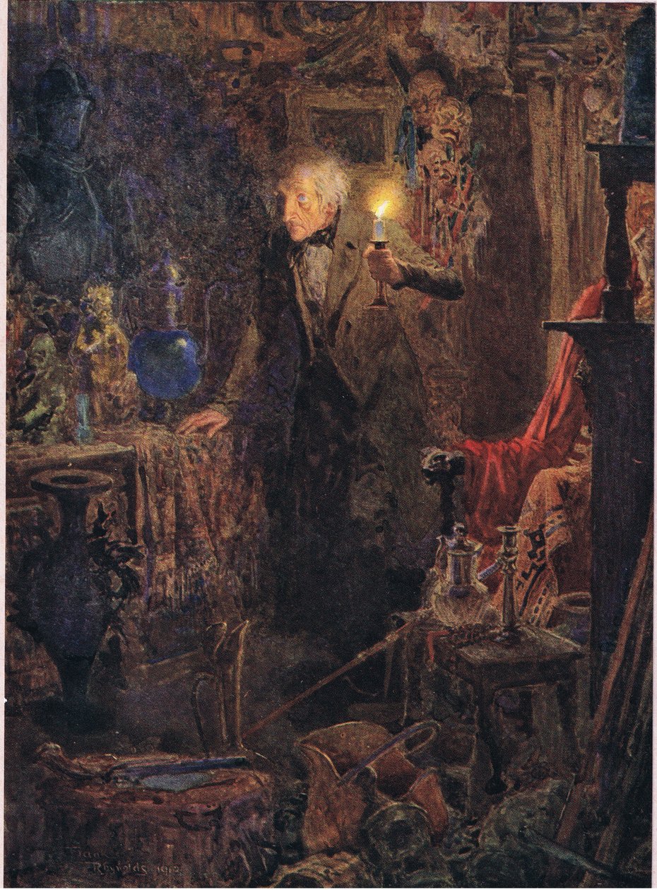 Hij was een kleine oude man, met lang grijs haar, wiens gezicht en figuur, terwijl hij het licht boven zijn hoofd hield en voor zich uit keek, ca. 1920 door Frank Reynolds