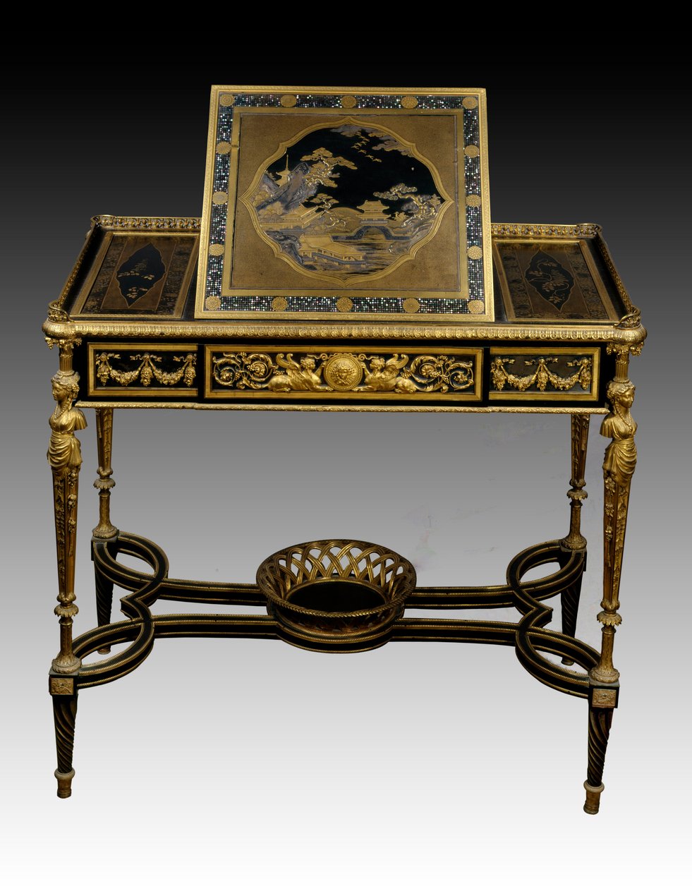 Schrijftafel in gelakt hout door Francois Remond en Adam Weisweiler door François Rémond