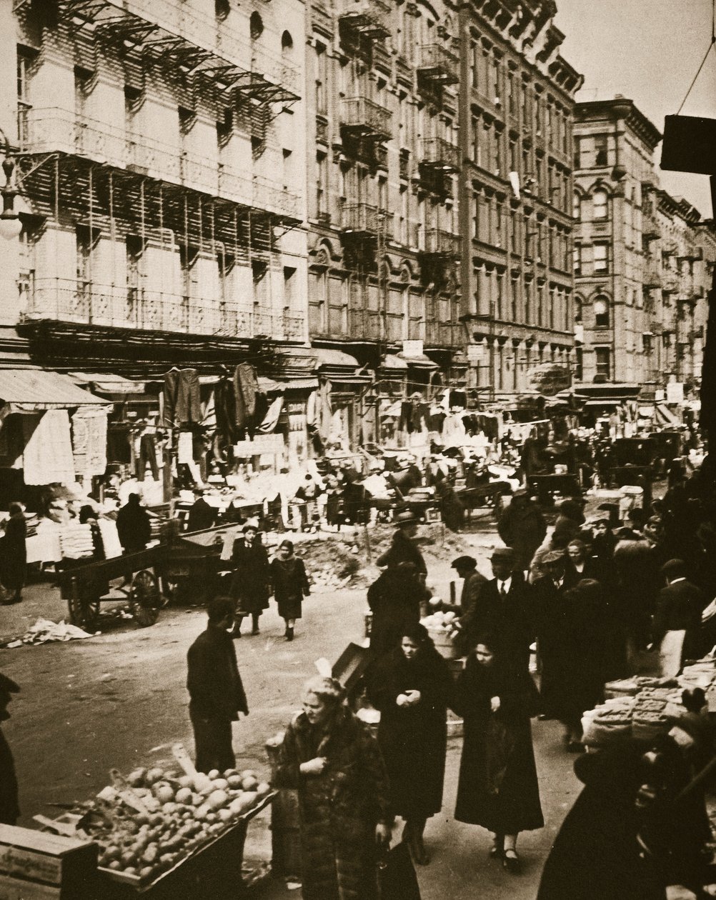 Straatmarkt op Orchard Street, Lower East Side, New York, VS, begin jaren 1930 door Frederick Bradley