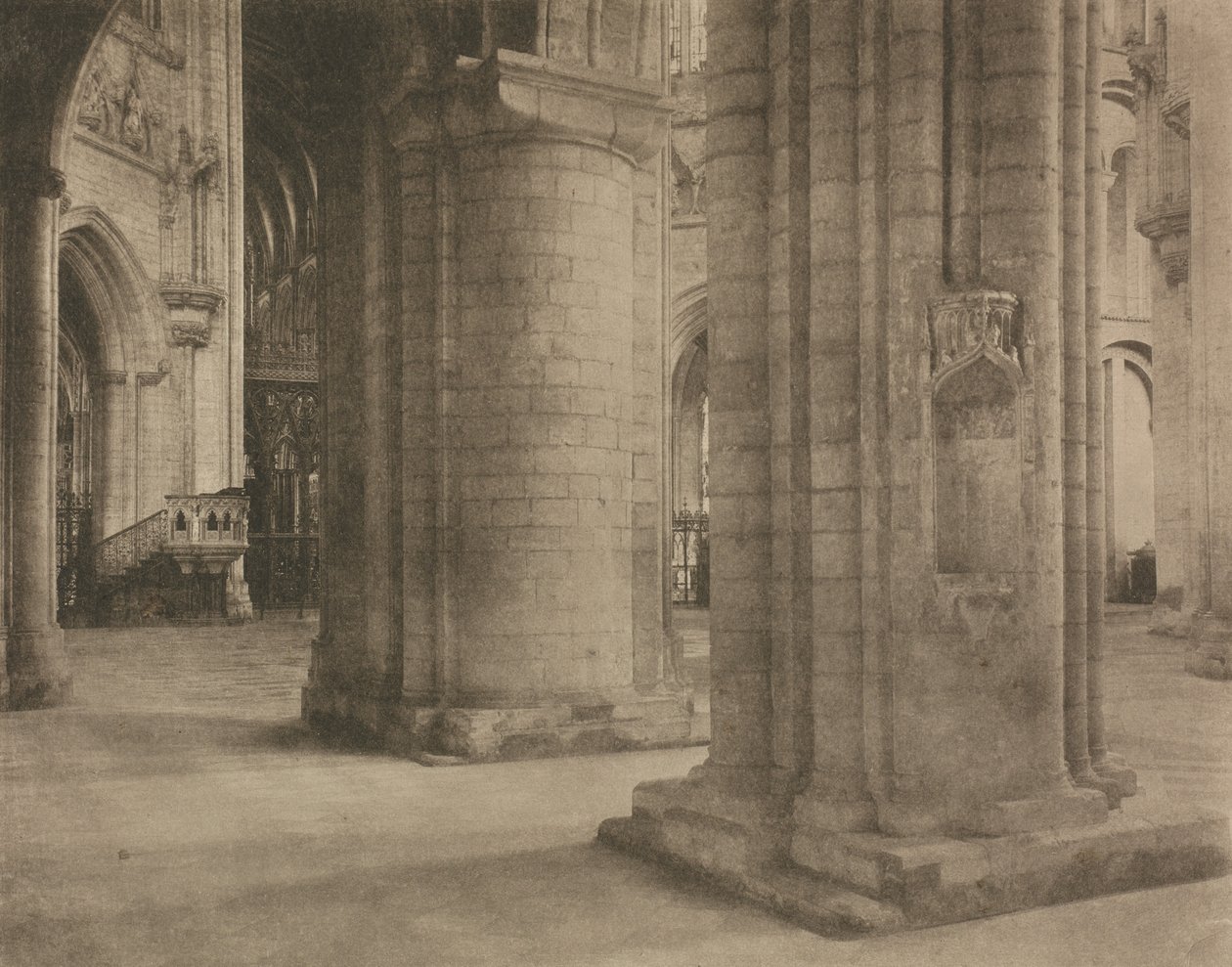 Camera Work: Ely Cathedral: Over het Schip en de Achtkant, 1903 door Frederick Henry Evans
