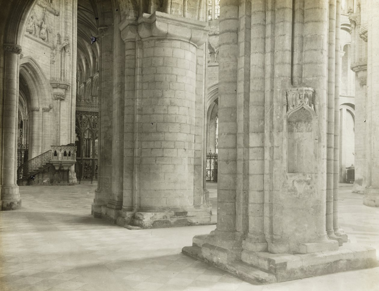 Kathedraal van Ely: Schip en achthoek, naar koor door Frederick H. Evans