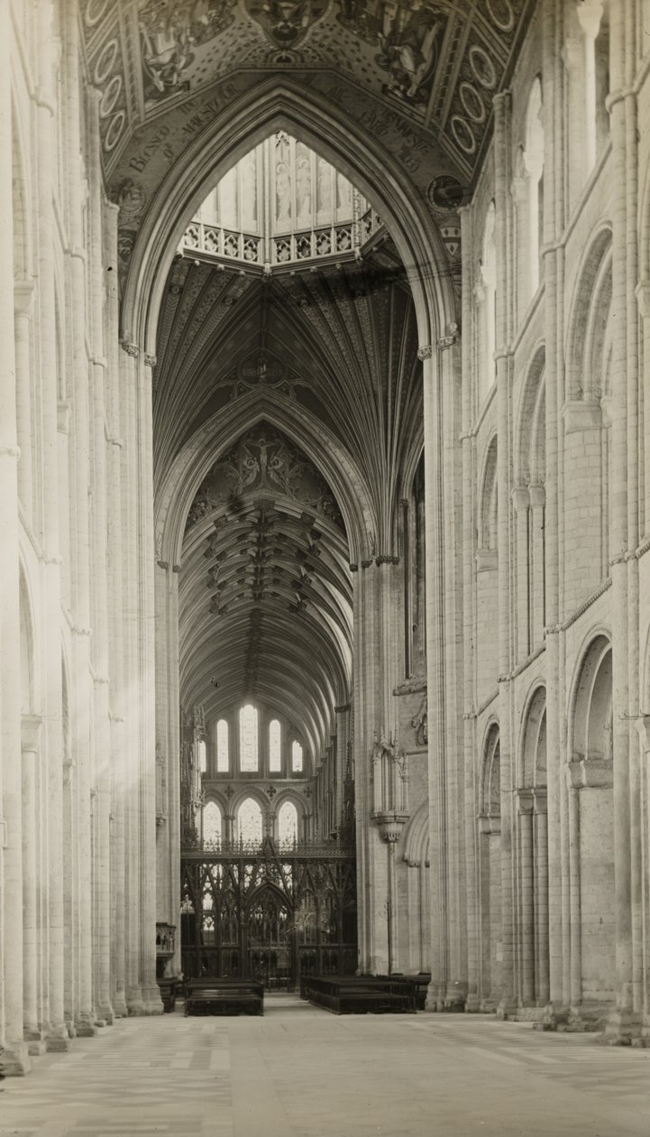Kathedraal van Ely: Schip naar het oosten, vanaf de Octagon Arch door Frederick H. Evans