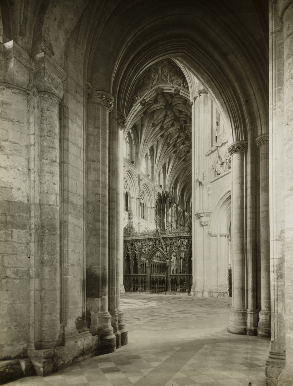 Kathedraal van Ely: Octagon vanaf de zuidbeuk door Frederick H. Evans