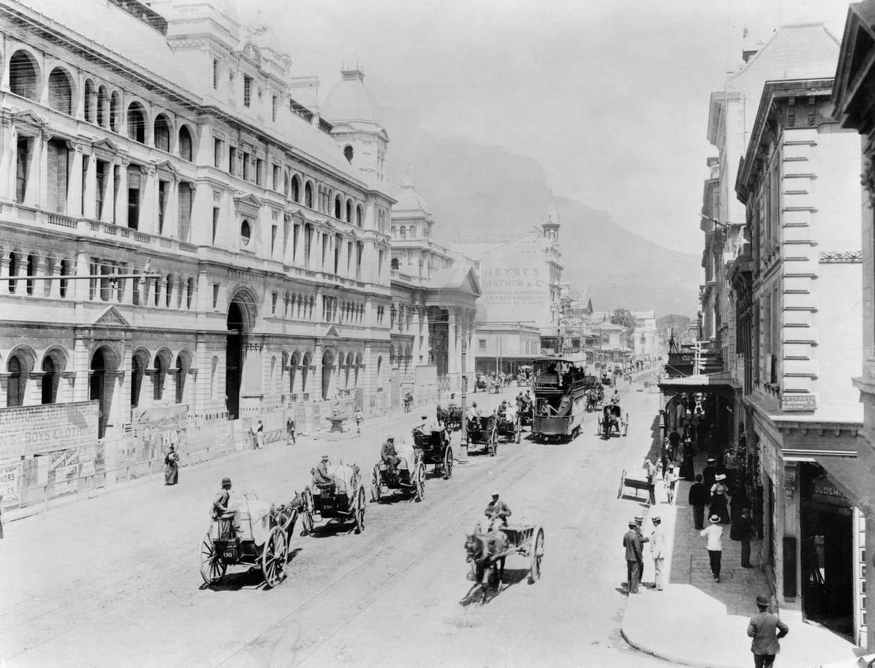 Kaapstad: Nieuwe Adderley Street, ca.1914 door French Photographer