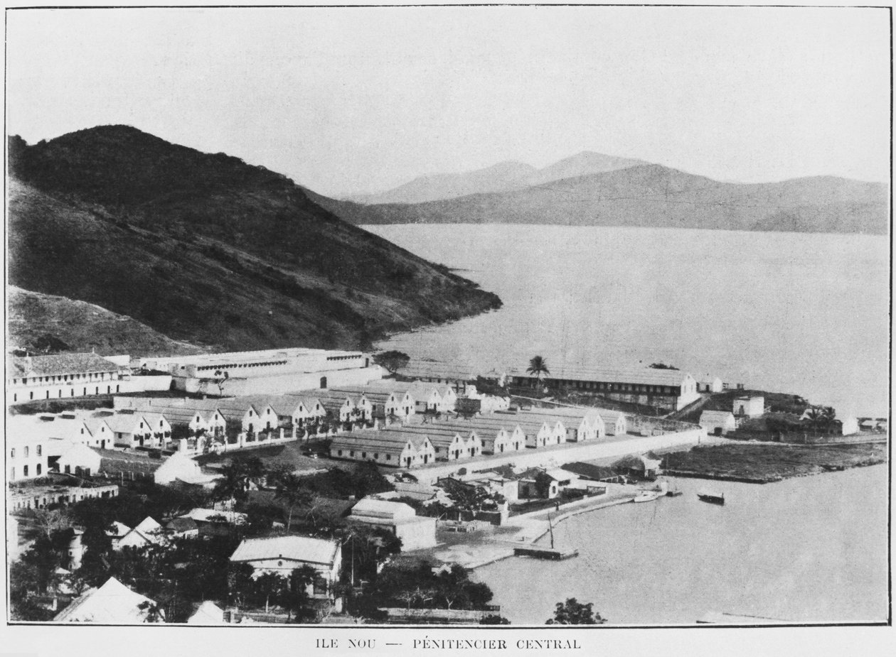 Nieuw-Caledonië, Isle of Nou, de centrale gevangenis, uit La Depeche Coloniale, 1903 door French Photographer