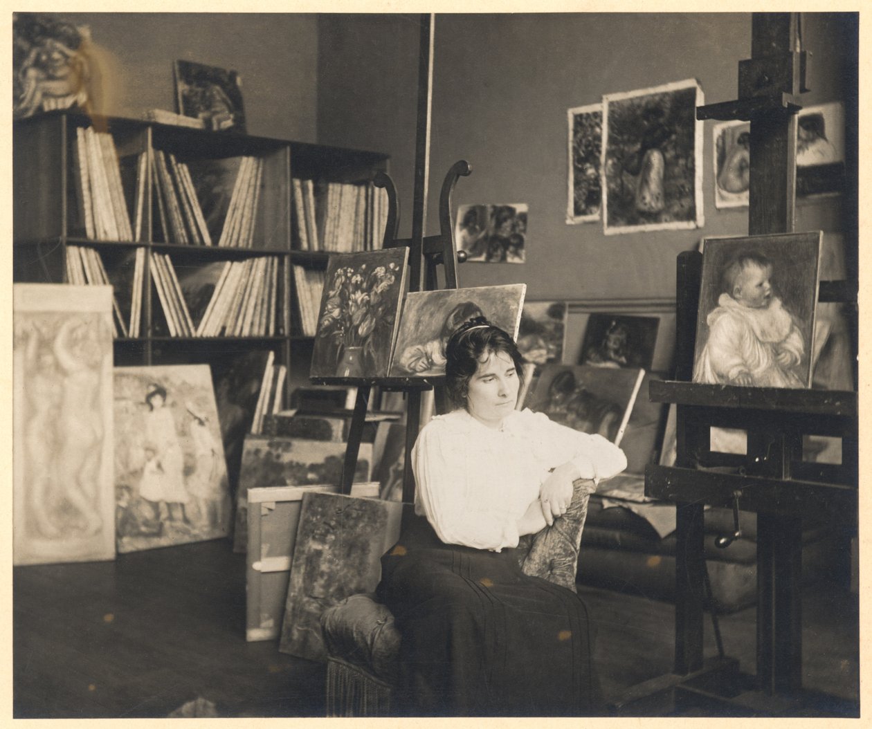 Portret van Gabrielle Renard (1878-1959) door French Photographer