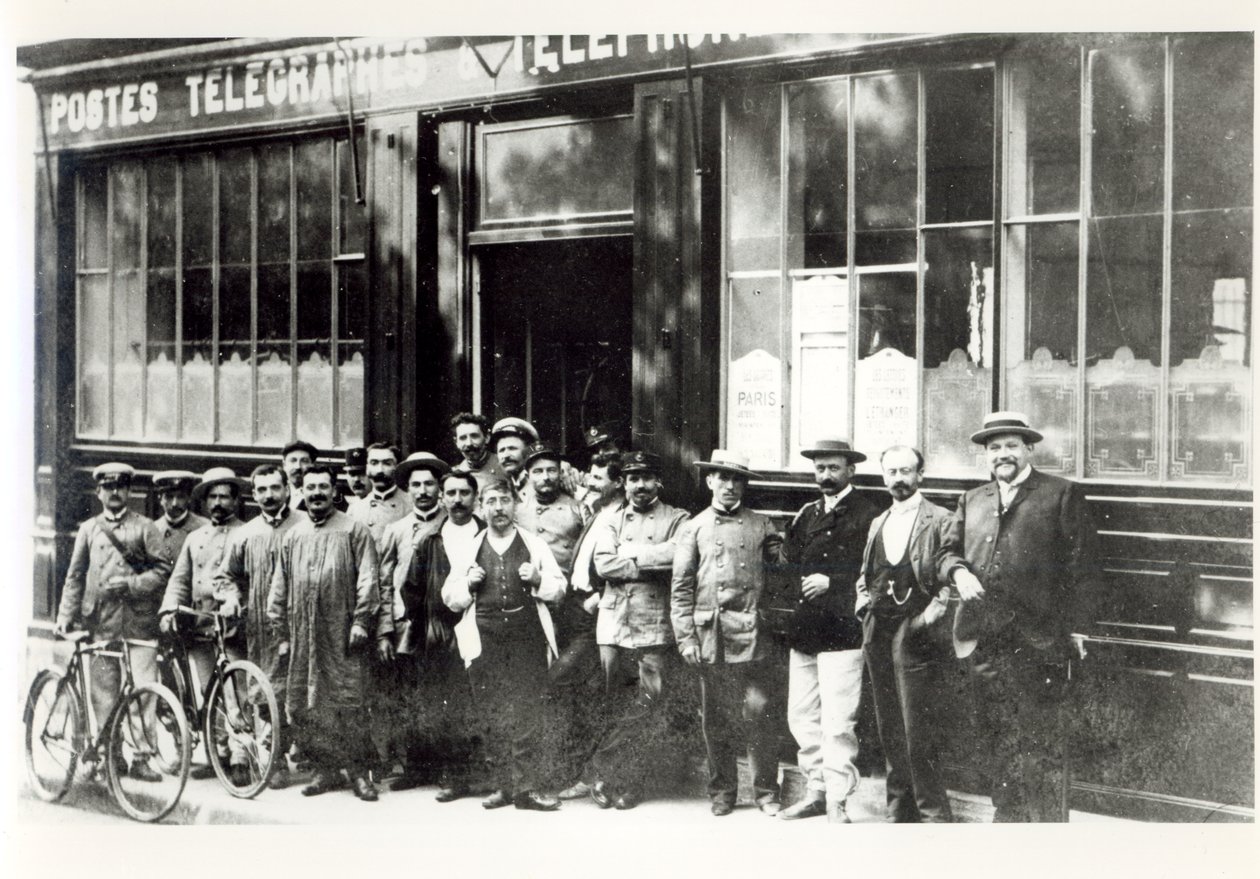 Postkantoor in Parijs, voor 1914 door French Photographer