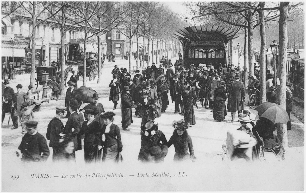 Ansichtkaart met de uitgang van het metrostation, Porte Maillot, Parijs, ontworpen door Hector Guimard (1867-1942) ca. 1905 door French Photographer