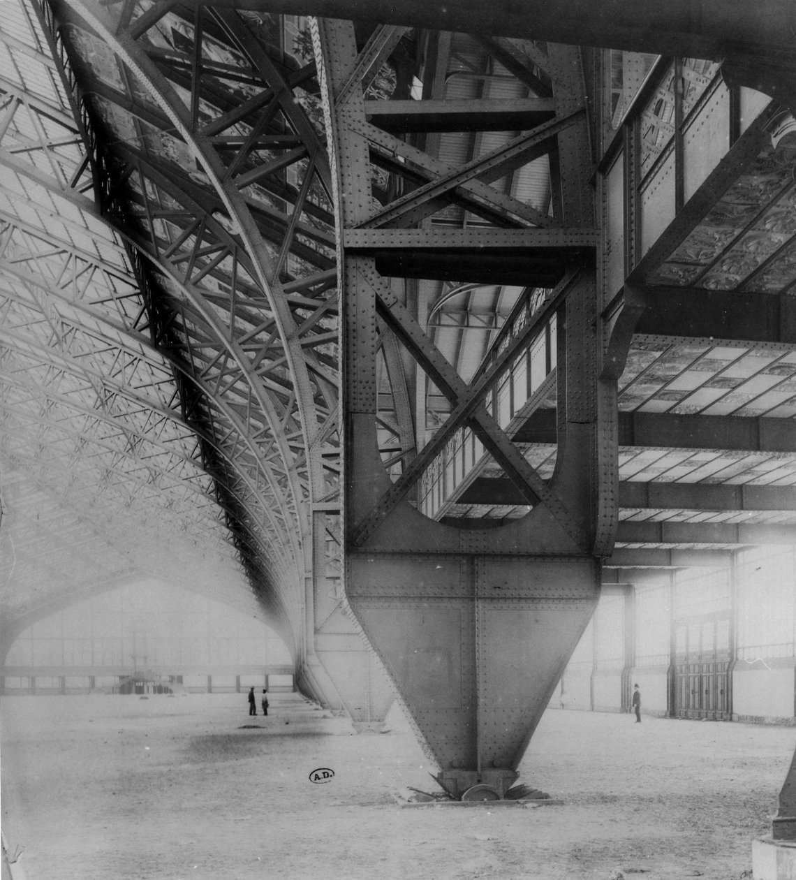Interieur van het Palais des Machines, gebouwd voor de Exposition Universelle in 1889 door French Photographer