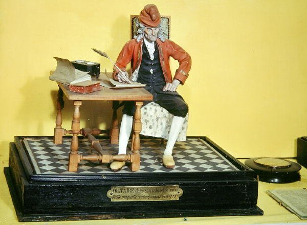 Model van Voltaire (1694-1778) in zijn studeerkamer, c.1773 door French School