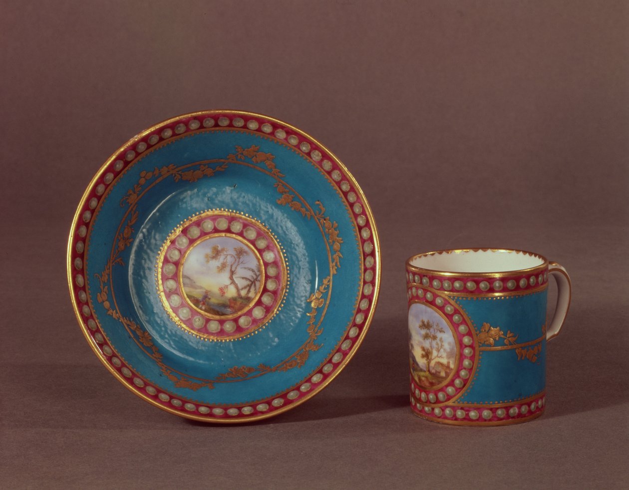 Sevres bleu celeste koffiekop en schotel, c.1780 door French School