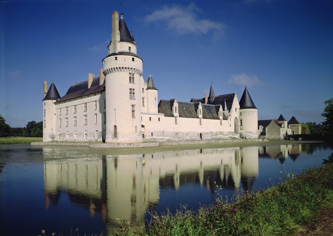 Uitzicht op de donjon en de zuid- en oostgevels van het Chateau du Plessis-Bourre, gebouwd 1468-73 door French School